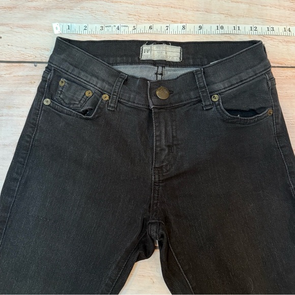 Free People Women’s Black Flare Bell Bottom Denim Jeans Raw Hem Size 26 - Picture 7 of 7